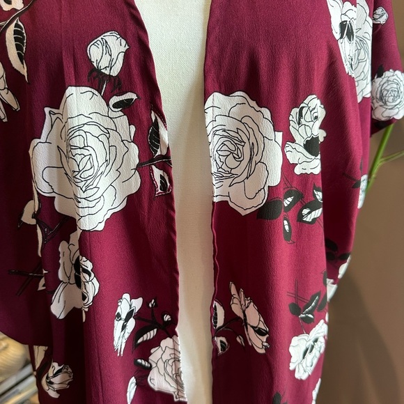 Japna Small Floral/Burgundy kimono - Picture 6 of 7